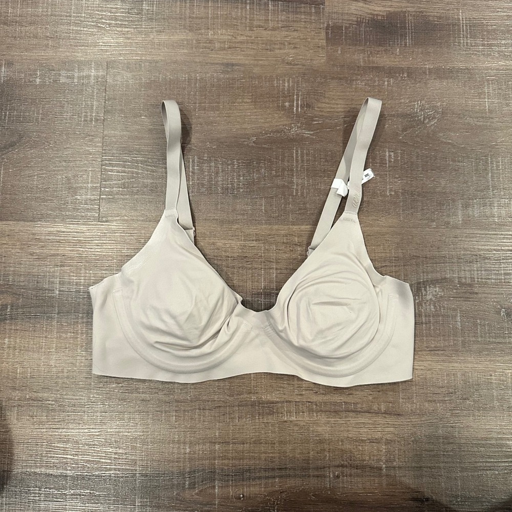 Aerie Smoothez Plunge Bra 32C Beige Nude Seamless Wire Free Lightly Lined Womens